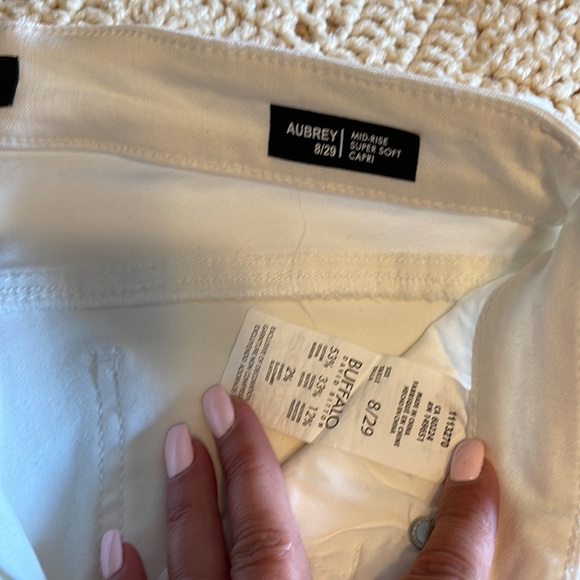 Buffalo Mid rise size 8 capri - Picture 2 of 2